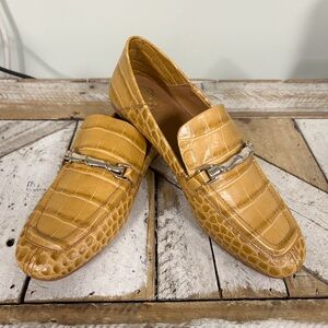 Vince Camuto Women’s Camel Crocodile Pattern Loafers Size Never Worn 6.5M